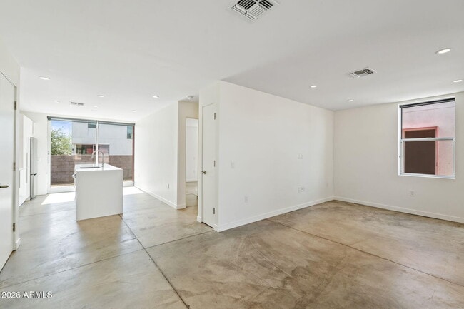 Building Photo - 1337 E Polk St