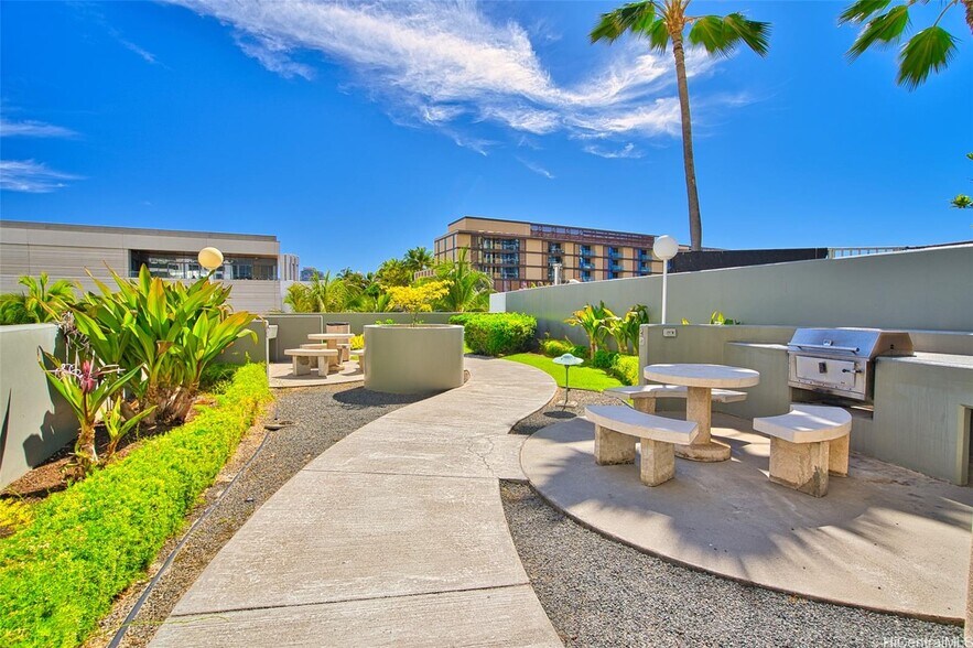 Building Photo - 88 Piikoi St