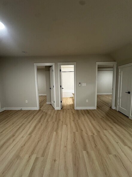 Building Photo - 7414 N Albina Ave