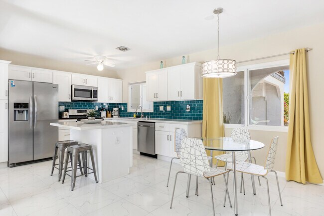 Building Photo - 4385 E Pso Caroleta