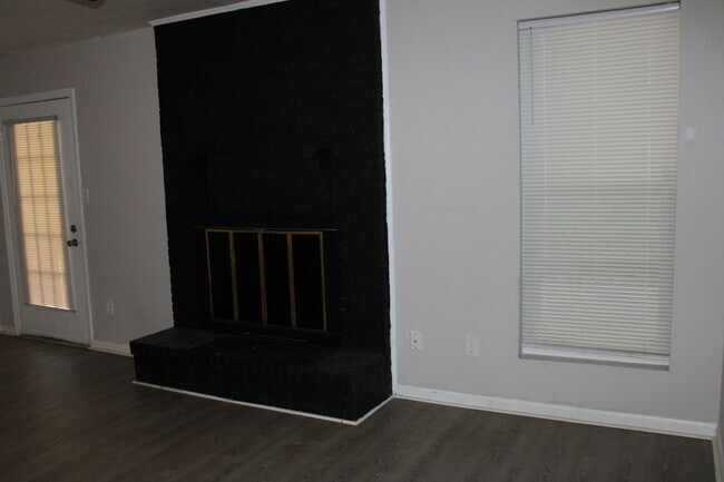 Building Photo - 3109 Jennifer Ct