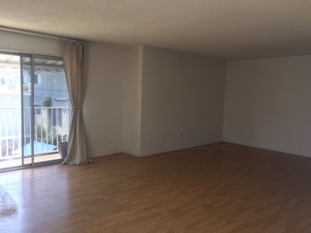 Building Photo - 117 Catamaran St