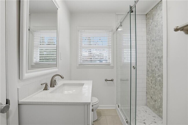 Building Photo - 2467 Elmwood Cir SE