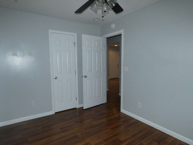 Building Photo - Beautiful Home in Gladstone, MO!