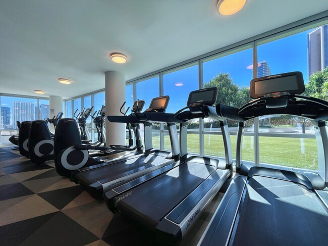 Building Photo - 555 South St