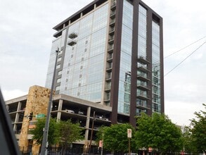 Building Photo - 300 E 3rd St