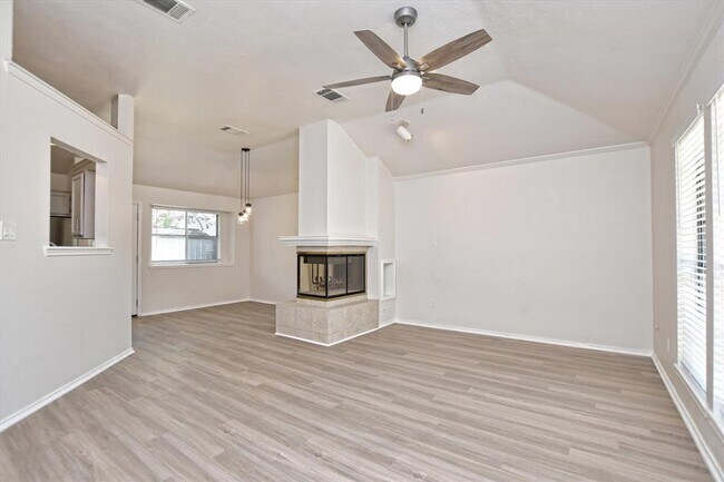 Building Photo - 1705 Laurel Ln