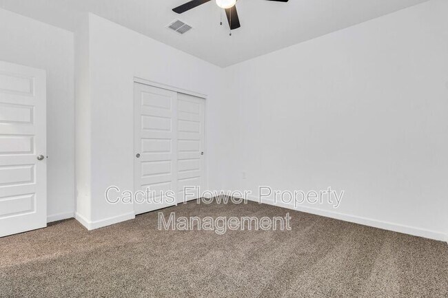 Building Photo - 2108 W Sheridan Ave