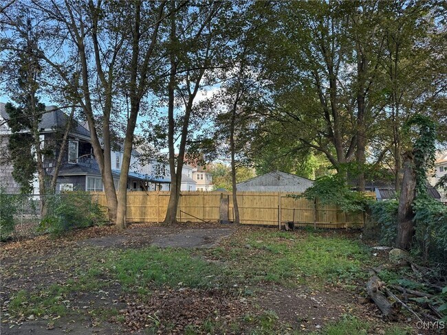 Building Photo - 2611 Midland Ave