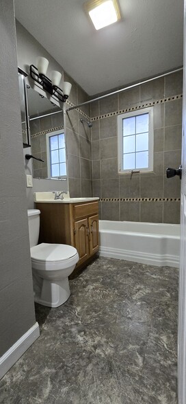 Building Photo - 2636 Wedgewood Rd