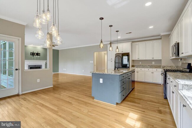 Building Photo - 6001 Alderdale Pl