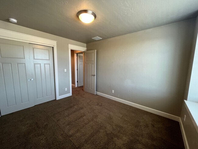 Building Photo - 5373 N Mitchum Ave