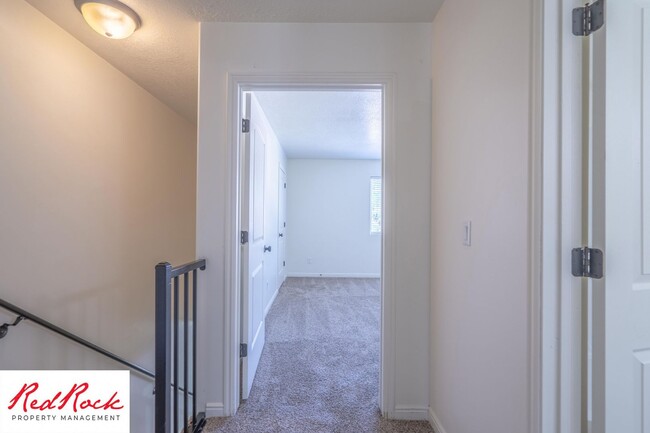 Building Photo - DOG-FRIENDLY 3 Bedroom Townhome with INTER...