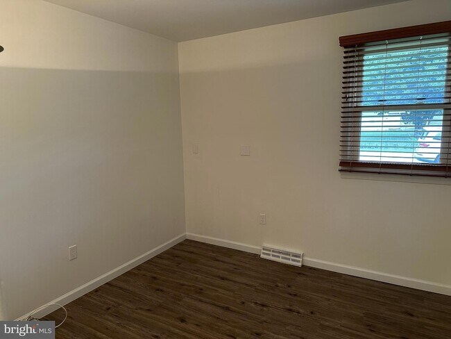 Building Photo - 1447 Knight Ave
