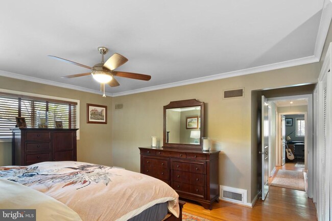 Building Photo - 1404 Middlebury Dr