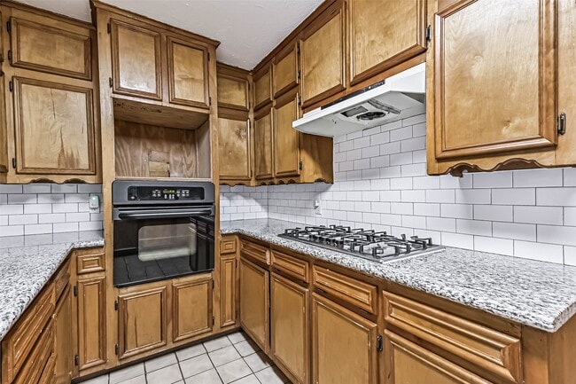 Building Photo - 6425 N Ridgecrest Dr