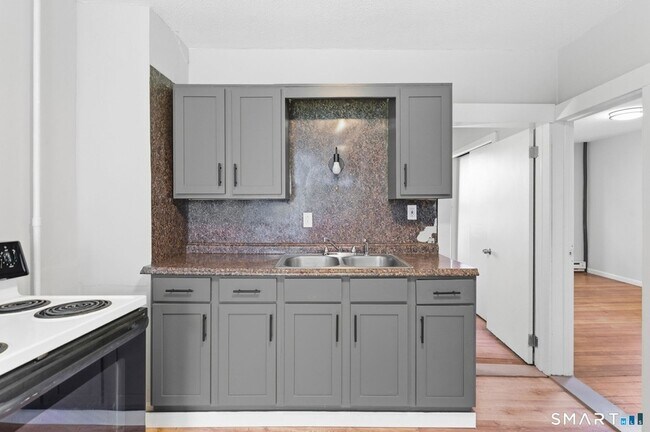Building Photo - 13 Wood Ct