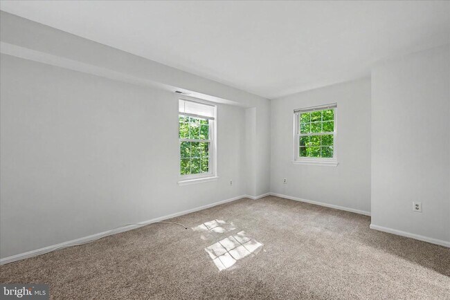Building Photo - 678 Newbridge Ct