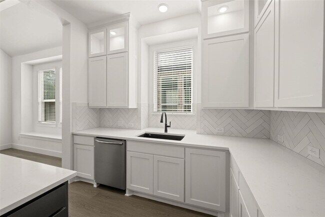 Building Photo - 2209 Pelican Dr