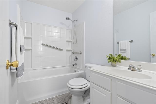 Building Photo - 529 Roundrock Ln