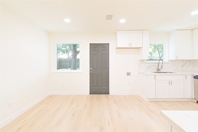 Building Photo - 13619 Elm Ct