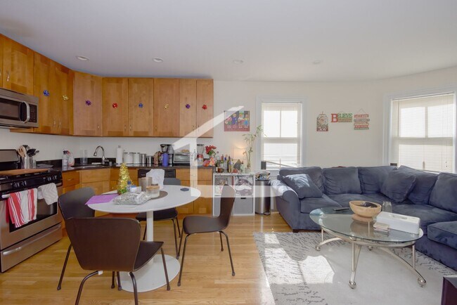 Building Photo - HUge 3 bed in Allston