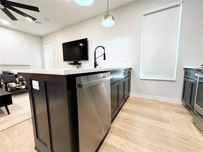 Building Photo - 611 SW C St