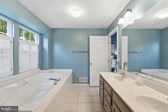 Building Photo - 20763 Windemere Ct