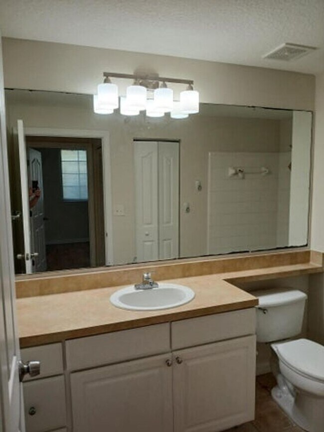 Building Photo - 9857 Baywinds Blvd
