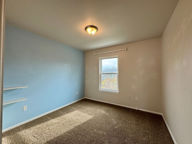 Building Photo - Beautiful & Updated 4 Bedroom / 3.5 Bath Home – Available Now!