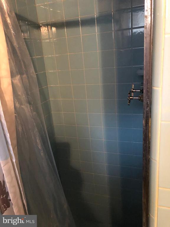 Building Photo - 8550 Tolbut St