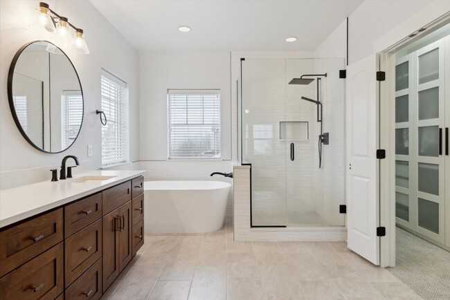 Building Photo - Luxury Home For Rent in Lowry