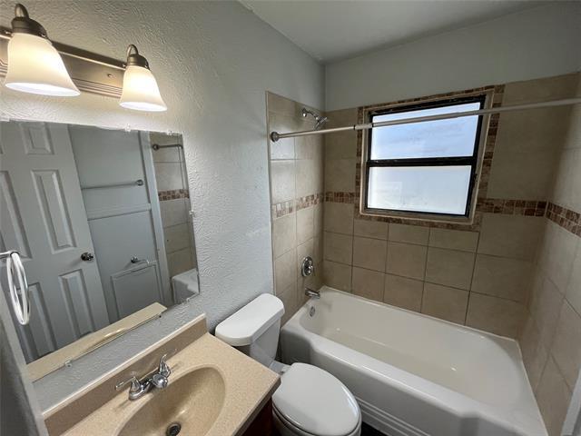 Building Photo - 430 Carver St