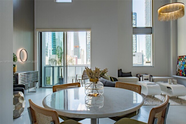 Building Photo - 1060 Brickell Ave