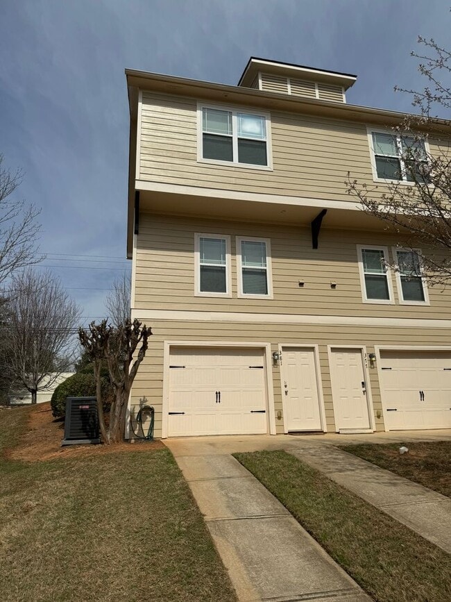 Building Photo - Whitehall Villages Townhome Available