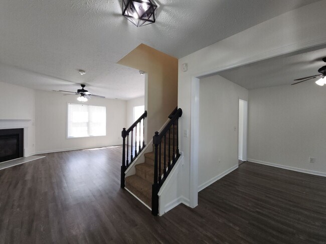 Building Photo - 205 Ashcroft Dr