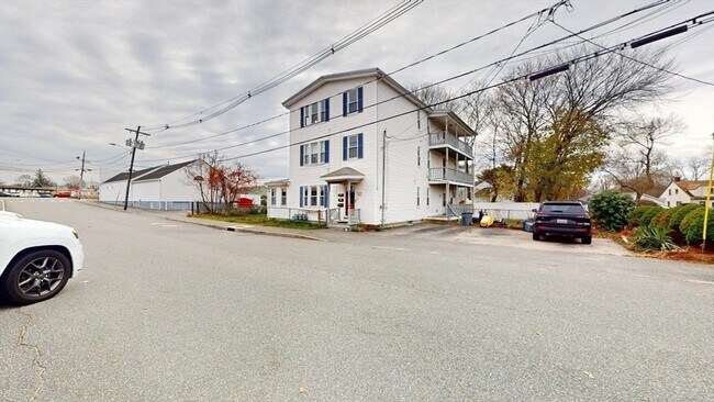 Building Photo - 22 Summer St