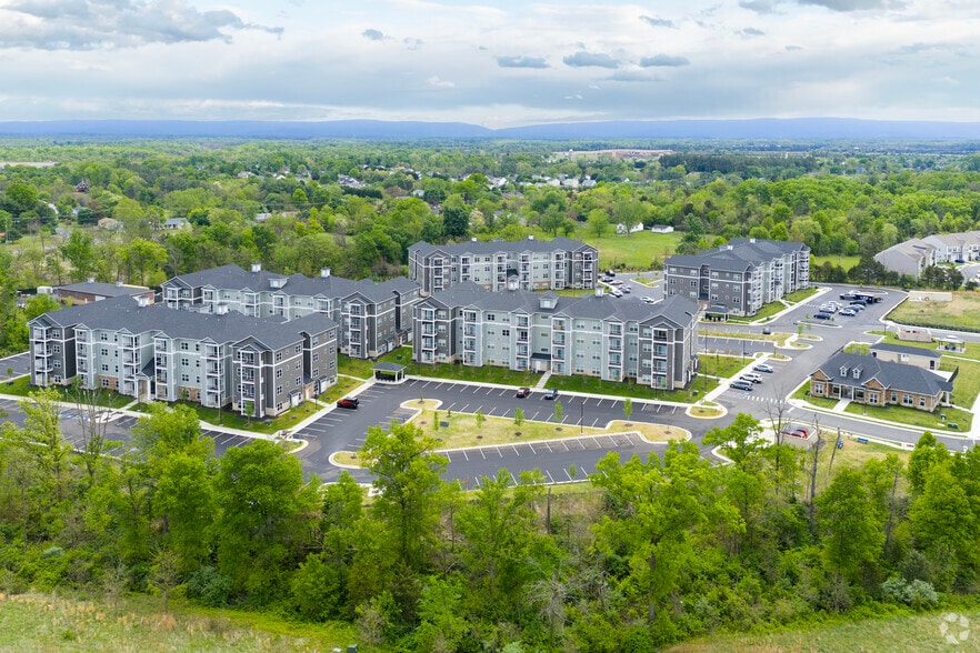 Community Context / Aerial - Madison Village Apartments (Winchester)