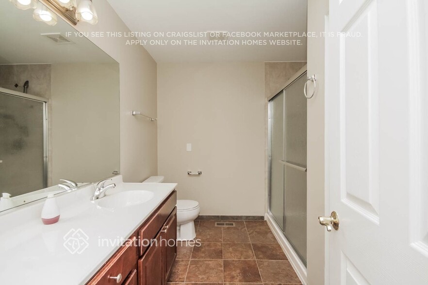 Building Photo - 1941 Royal Ln