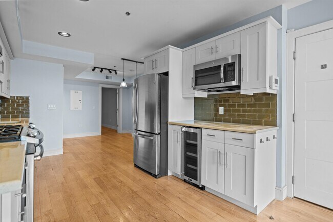 Building Photo - 8917 River Rd