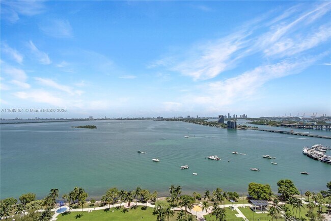 Building Photo - 1800 N Bayshore Dr