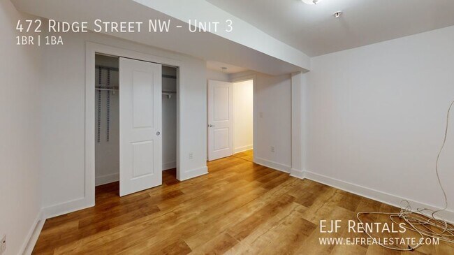 Building Photo - 472 Ridge St NW