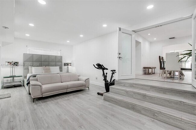 Building Photo - 3675 SW 26th St