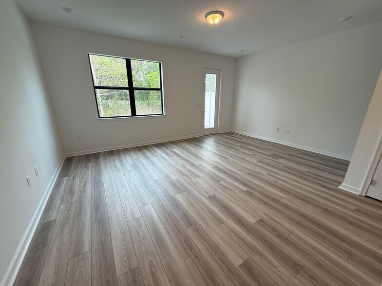 Building Photo - 2329 SE Federal Hwy