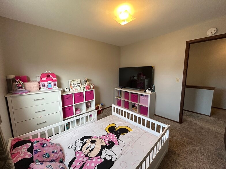 Bedroom 2 - 2711 Albany Ct