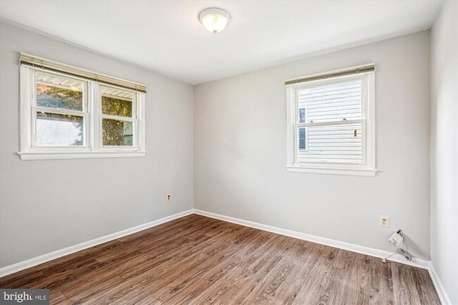 Building Photo - 224 N Van Buren St