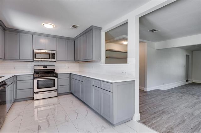 Building Photo - 2051 Oakbluff Dr