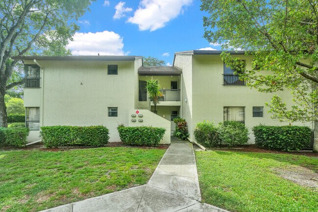 Building Photo - 3287 Cocoplum Cir