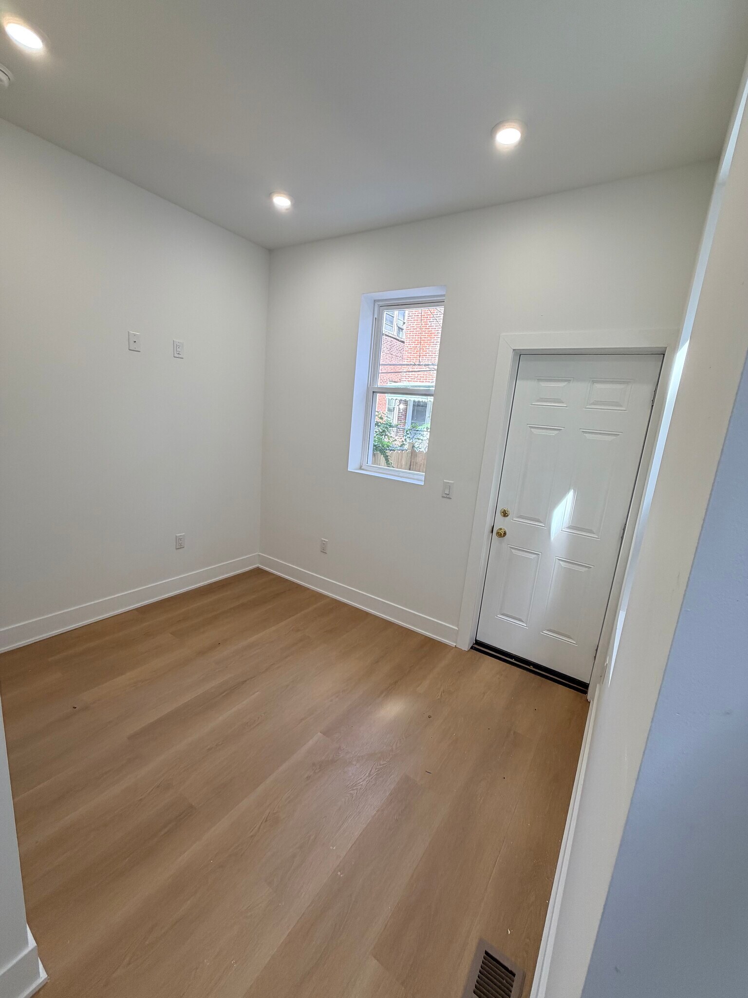 Building Photo - 1325 Kerbaugh St