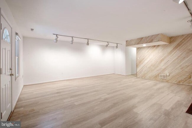 Building Photo - 7862 Heatherton Ln